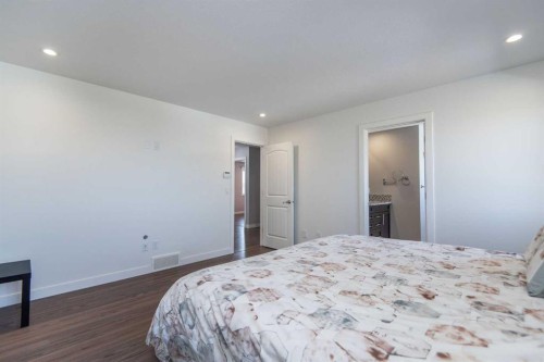 68 Thompson Crescent, Red Deer, AB - Indoor Photo Showing Bedroom