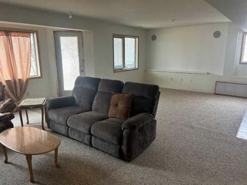 61 Leung Close, Red Deer, AB - Indoor Photo Showing Living Room