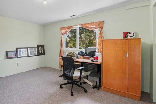 61 Leung Close, Red Deer, AB - Indoor Photo Showing Other Room