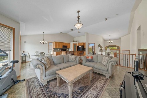 61 Leung Close, Red Deer, AB - Indoor Photo Showing Living Room