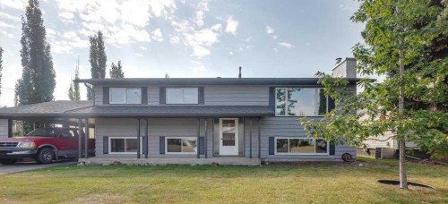 5607 48 Avenue  Lacombe, AB T4L 1M7
