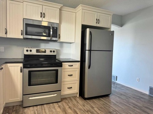 3219 Olson Street, Donalda, AB - Indoor Photo Showing Kitchen With Stainless Steel Kitchen