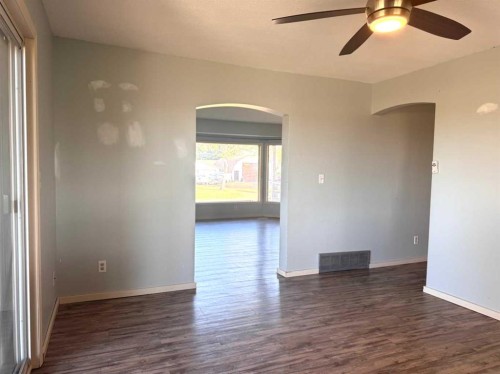 3219 Olson Street, Donalda, AB - Indoor Photo Showing Other Room