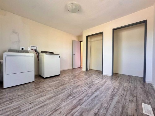 3219 Olson Street, Donalda, AB - Indoor Photo Showing Laundry Room