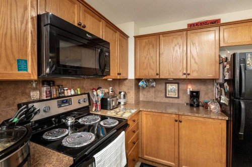 24 Legend Court, Sylvan Lake, AB - Indoor Photo Showing Kitchen