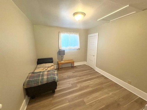 220 Lady Vivian Avenue West, Galahad, AB - Indoor