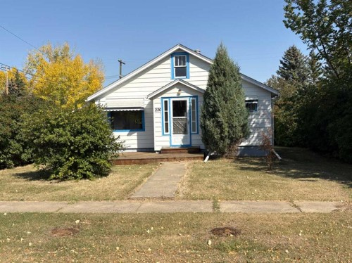 220 Lady Vivian Avenue West, Galahad, AB - Outdoor