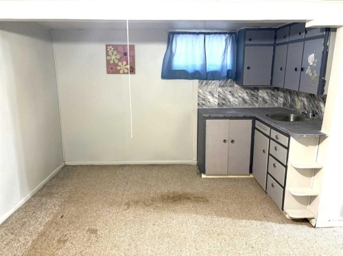 220 Lady Vivian Avenue West, Galahad, AB - Indoor