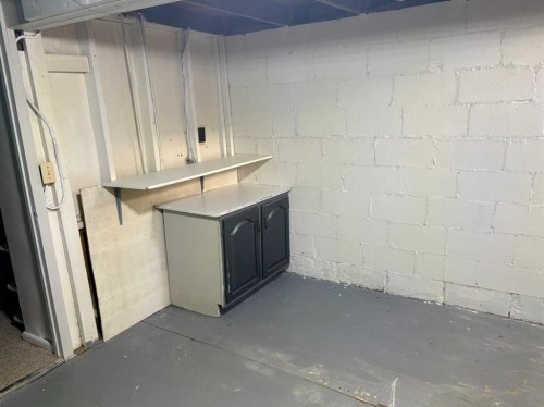 220 Lady Vivian Avenue West, Galahad, AB - Indoor