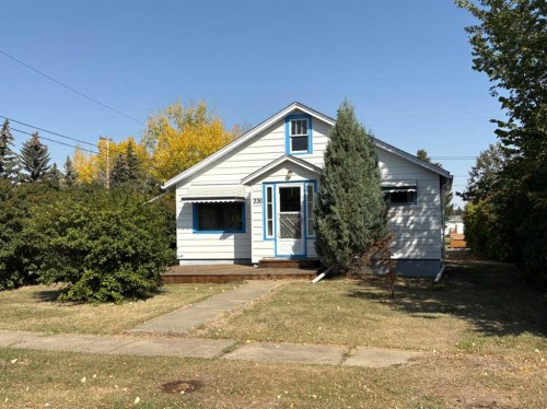220 Lady Vivian Avenue West, Galahad, AB - Outdoor