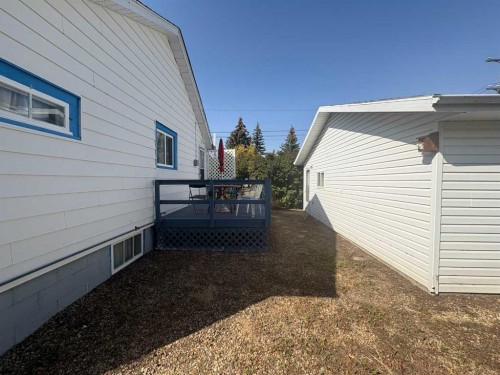 220 Lady Vivian Avenue West, Galahad, AB - Outdoor With Deck Patio Veranda With Exterior