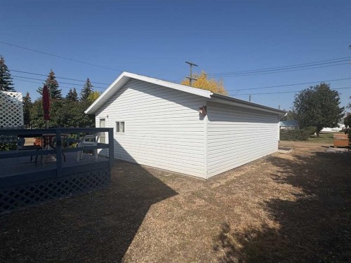 220 Lady Vivian Avenue West, Galahad, AB - Outdoor