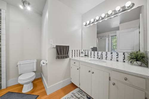 120 Birchcliff Road, Birchcliff, AB - Indoor Photo Showing Bathroom