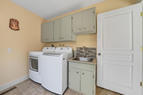 120 Birchcliff Road, Birchcliff, AB - Indoor Photo Showing Laundry Room