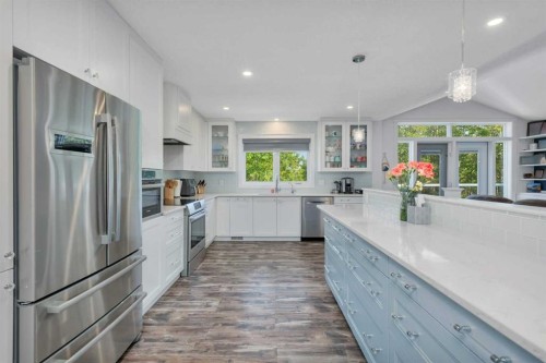 91-39200 Range Road 282, Rural Red Deer County, AB - Indoor Photo Showing Kitchen With Upgraded Kitchen