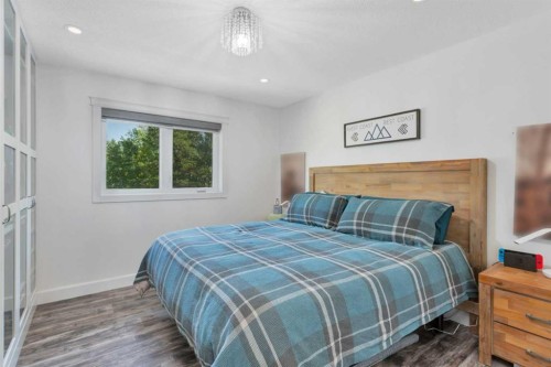 91-39200 Range Road 282, Rural Red Deer County, AB - Indoor Photo Showing Bedroom