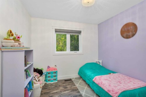 91-39200 Range Road 282, Rural Red Deer County, AB - Indoor Photo Showing Bedroom