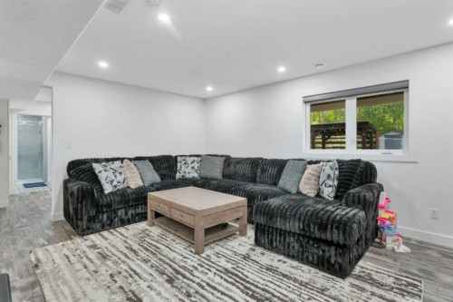 91-39200 Range Road 282, Rural Red Deer County, AB - Indoor Photo Showing Living Room
