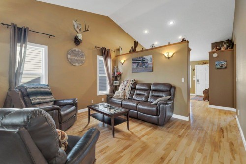 132 Vickers Close, Red Deer, AB - Indoor Photo Showing Living Room
