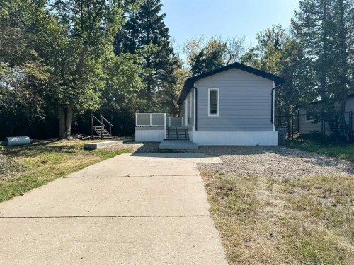 6011 40 Ave Close, Stettler, AB - Outdoor