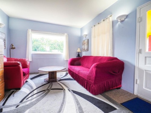 315 Devilder Avenue East, Trochu, AB - Indoor Photo Showing Bedroom