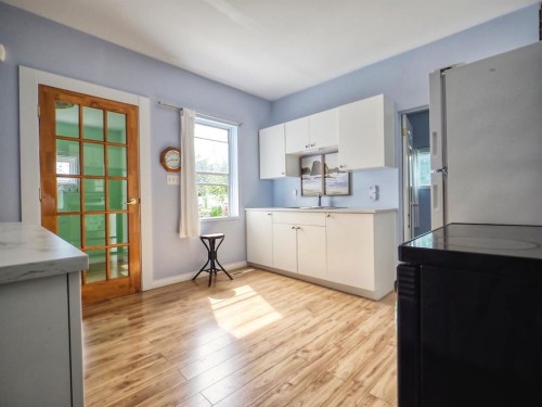 315 Devilder Avenue East, Trochu, AB - Indoor Photo Showing Kitchen