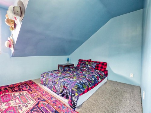 315 Devilder Avenue East, Trochu, AB - Indoor Photo Showing Bedroom