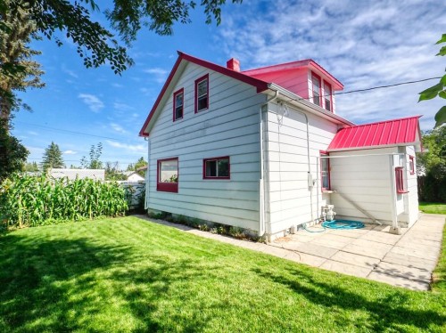 315 Devilder Avenue East, Trochu, AB - Outdoor With Exterior