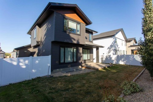 18 Cameron Court, Lacombe, AB - Outdoor