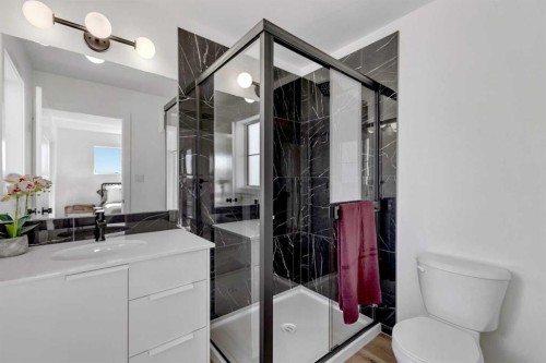 26 Violet Point, Sylvan Lake, AB - Indoor Photo Showing Bathroom