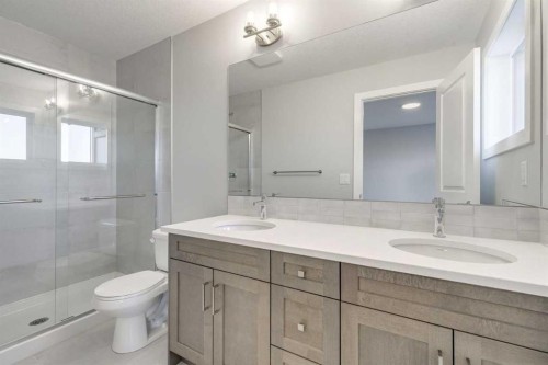 121 Silverton Glen Way Sw, Calgary, AB - Indoor Photo Showing Bathroom
