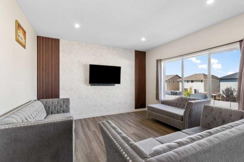 30 Thayer Close, Red Deer, AB - Indoor Photo Showing Living Room