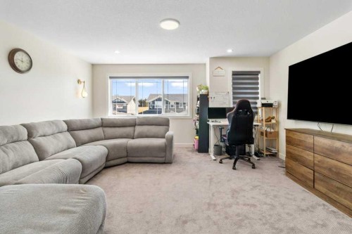 30 Thayer Close, Red Deer, AB - Indoor Photo Showing Living Room