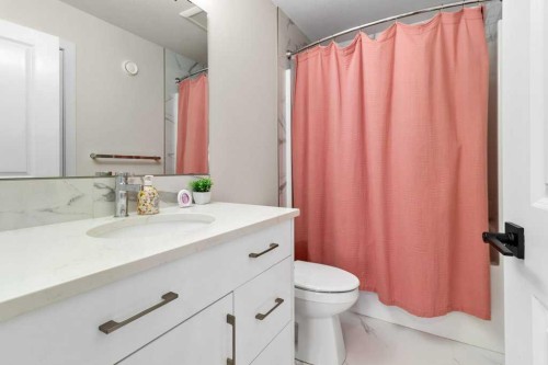 30 Thayer Close, Red Deer, AB - Indoor Photo Showing Bathroom