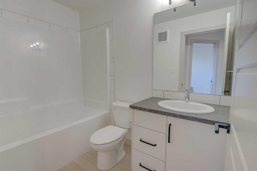 6 Ian Way, Sylvan Lake, AB - Indoor Photo Showing Bathroom