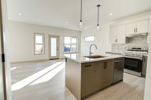 6 Ian Way, Sylvan Lake, AB - Indoor Photo Showing Kitchen With Upgraded Kitchen