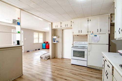 5626 42 Street, Red Deer, AB - Indoor Photo Showing Kitchen