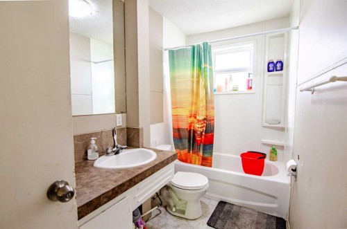 5626 42 Street, Red Deer, AB - Indoor Photo Showing Bathroom