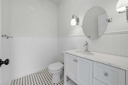 5005 40 Street, Sylvan Lake, AB - Indoor Photo Showing Bathroom