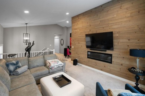 5200 36 Avenue, Camrose, AB - Indoor Photo Showing Living Room