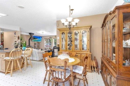 220-5241 Township Road 325A, Rural Mountain View County, AB - Indoor Photo Showing Dining Room