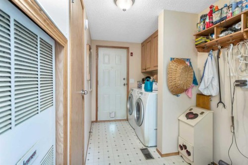 220-5241 Township Road 325A, Rural Mountain View County, AB - Indoor Photo Showing Laundry Room