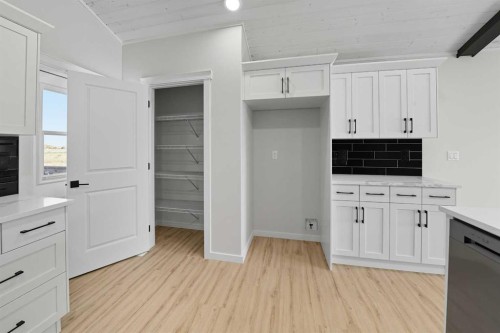 66 Metcalf Way, Lacombe, AB - Indoor Photo Showing Kitchen