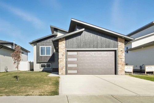 66 Metcalf Way  Lacombe, AB T4L 0J9