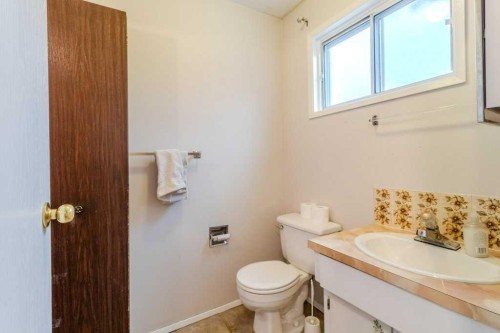 59 Nyman Crescent, Red Deer, AB - Indoor Photo Showing Bathroom