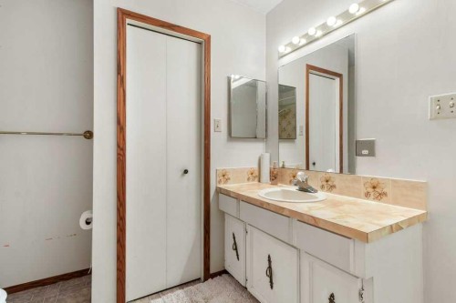 59 Nyman Crescent, Red Deer, AB - Indoor Photo Showing Bathroom