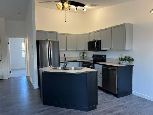 65 Leung Place, Blackfalds, AB - Indoor Photo Showing Kitchen