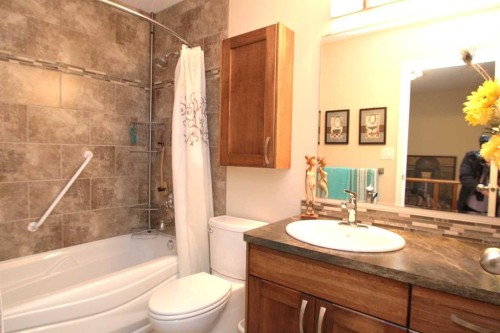 4313 46A Avenue, Red Deer, AB - Indoor Photo Showing Bathroom