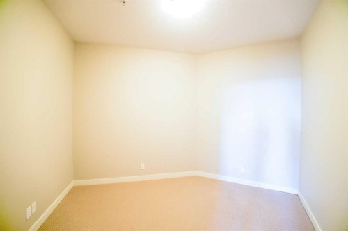 321-100 Lakeway Boulevard, Sylvan Lake, AB - Indoor Photo Showing Other Room
