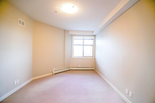 321-100 Lakeway Boulevard, Sylvan Lake, AB - Indoor Photo Showing Other Room